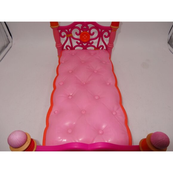 Lalaloopsy Pepper Pots and Pans Doll With Pink Sew Bed & Pillow - Picture 7 of 16